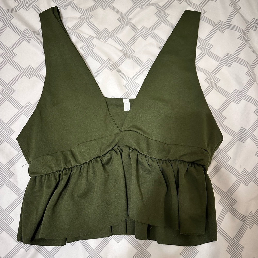 cute green cropped flowy top